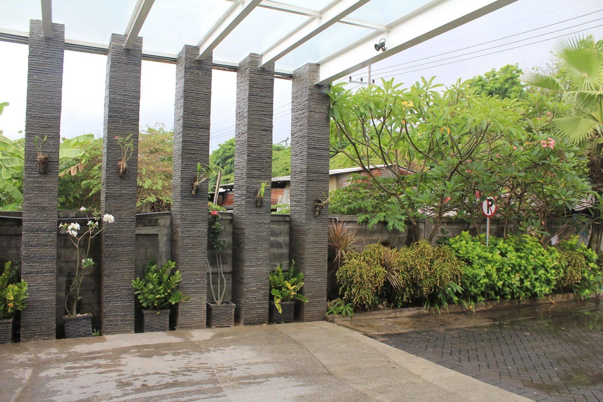 Hotel Tilamas Juanda Sawotratap Εξωτερικό φωτογραφία