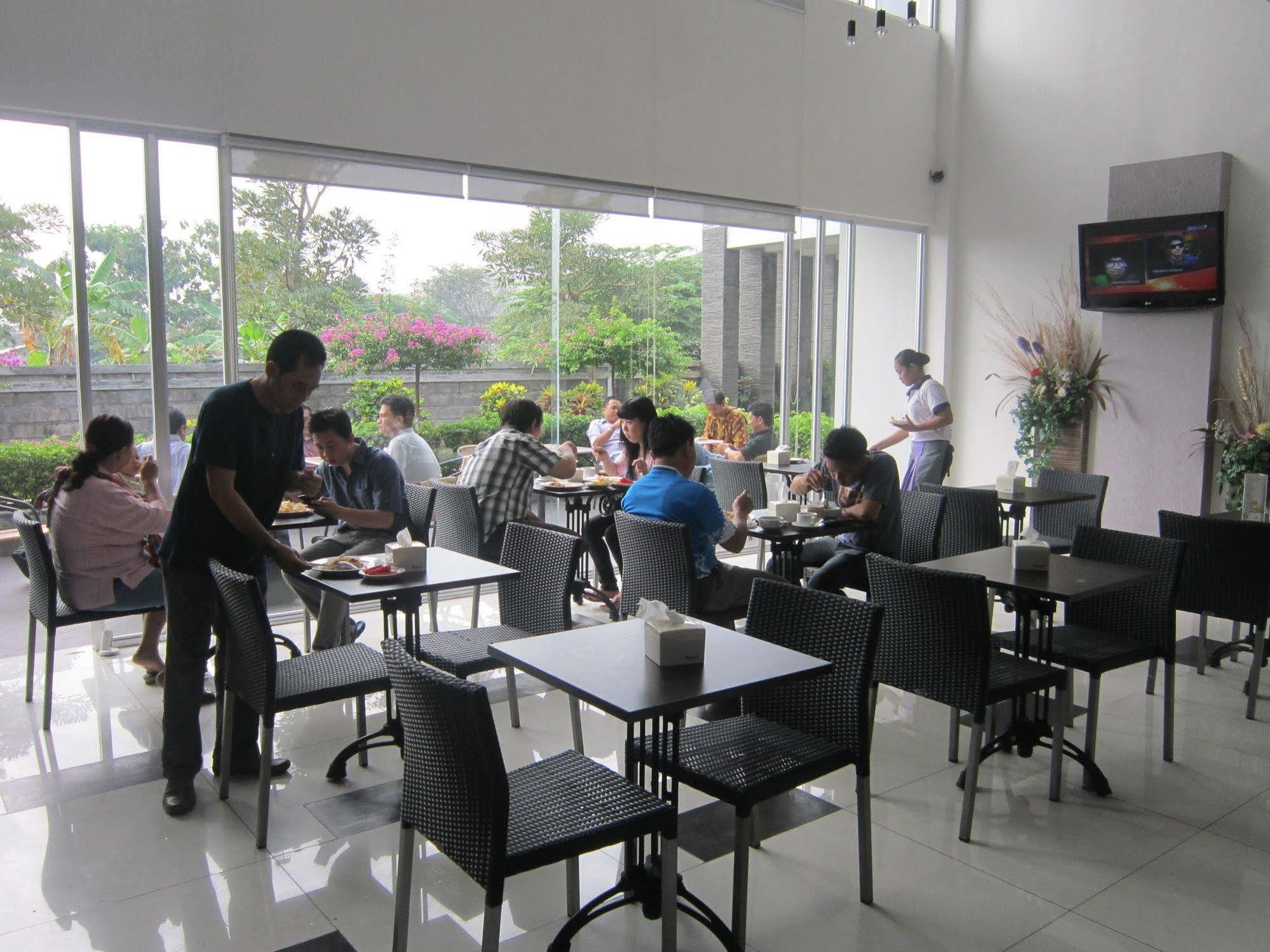 Hotel Tilamas Juanda Sawotratap Εξωτερικό φωτογραφία