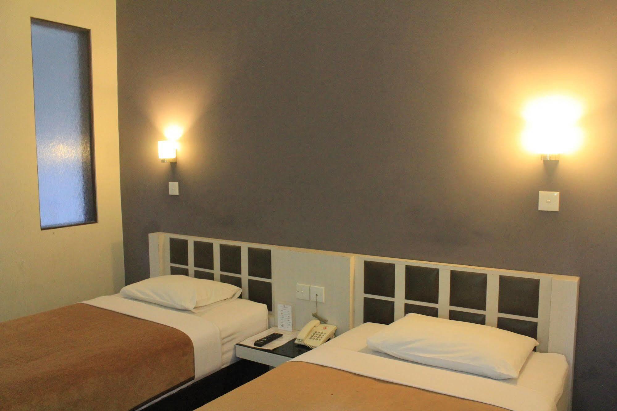 Hotel Tilamas Juanda Sawotratap Εξωτερικό φωτογραφία