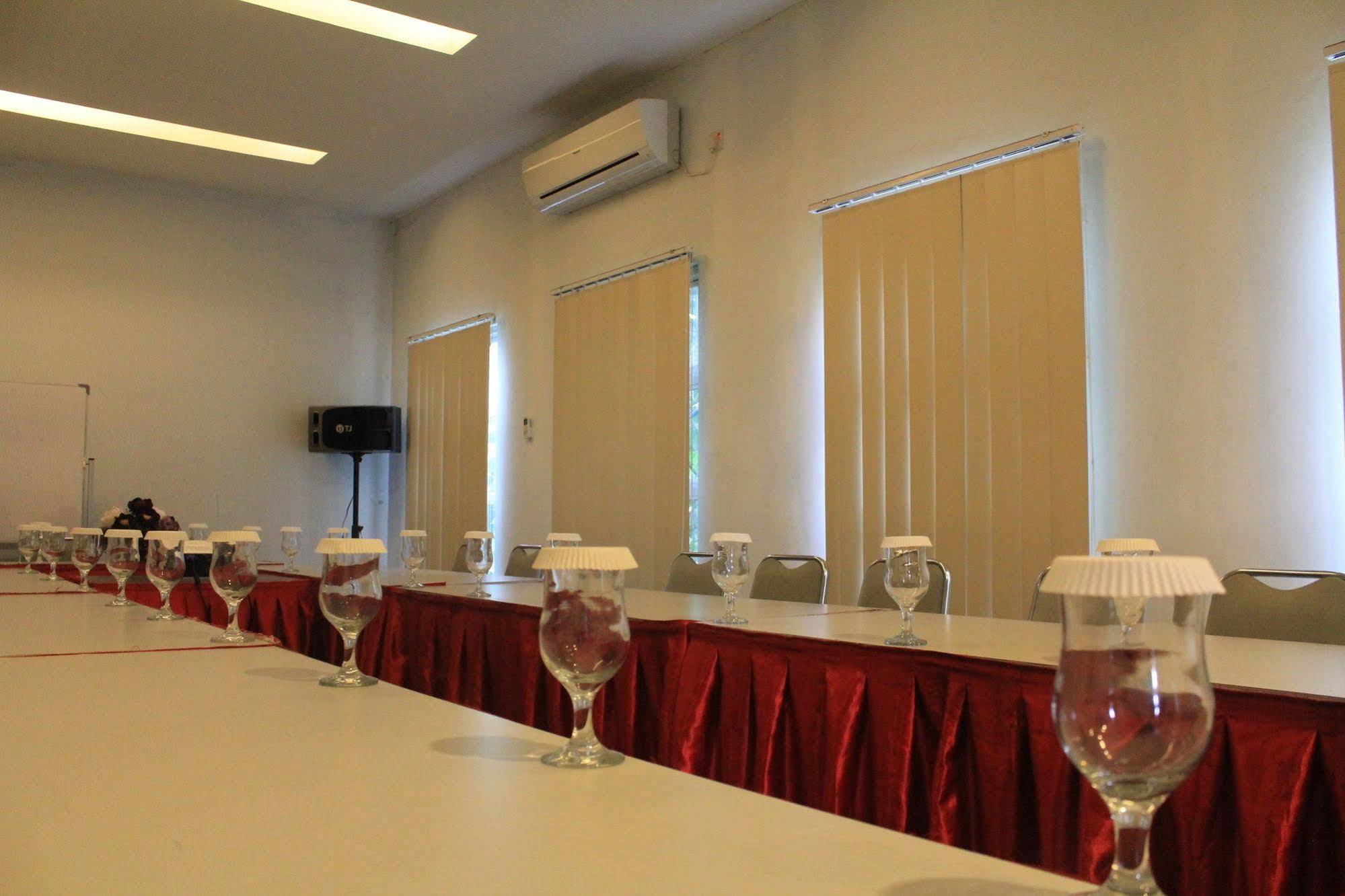 Hotel Tilamas Juanda Sawotratap Εξωτερικό φωτογραφία